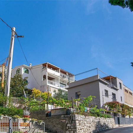 Apartments Ozren Omis Exterior photo