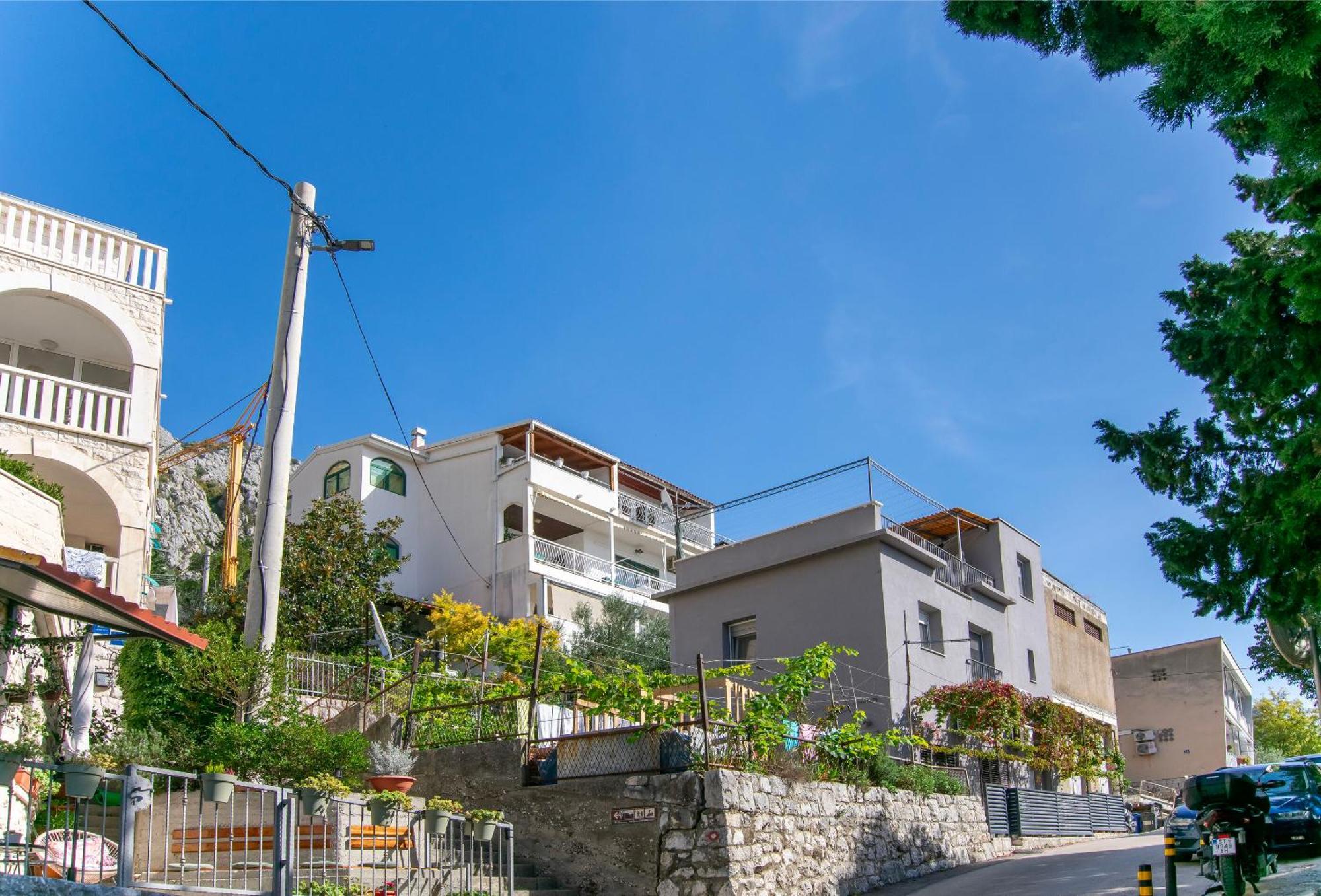 Apartments Ozren Omis Exterior photo